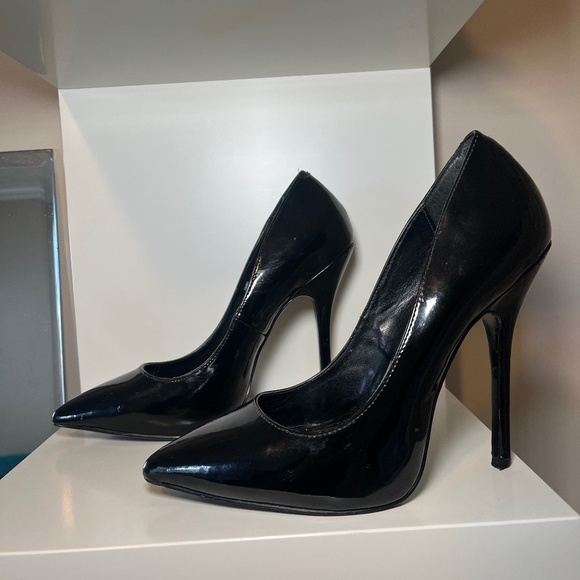 Steve Madden Black Patent heels - Picture 1 of 5